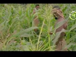 Amaka as kaimas eskortas lankėsi okoro į as ferma už greitai smūgis darbas