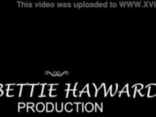 Bettie hayward в изневяра съпруга получава тя собствен back&excl; trl&period;